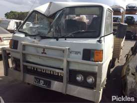 1984 Mitsubishi Canter - picture1' - Click to enlarge
