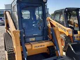 Mustang 1750RT Track loader - picture0' - Click to enlarge