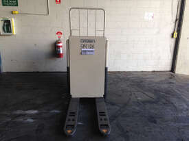 Crown GPC3000 Pallet Truck Forklift - picture2' - Click to enlarge