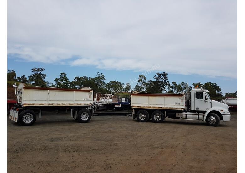 caption Freightliner Columbia CL112 Tipper Truck
