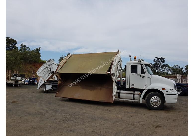 caption Freightliner Columbia CL112 Tipper Truck