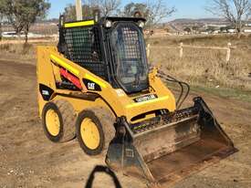 CAT 226B-3 skid steer - picture0' - Click to enlarge