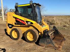 CAT 226B-3 skid steer - picture0' - Click to enlarge