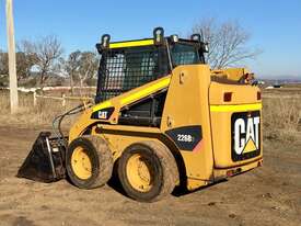 CAT 226B-3 skid steer - picture2' - Click to enlarge