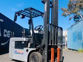 Nissan N01L15U 1.5T Electric FORKLIFT - 1500kg Capacity - picture0' - Click to enlarge