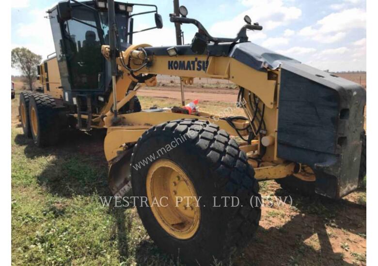 caption KOMATSU GD655 Motor Graders