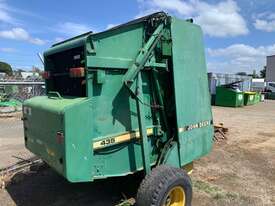 John Deere 435 Round Balers - picture1' - Click to enlarge