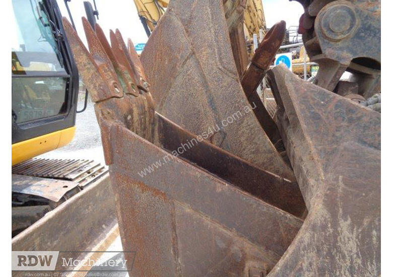 caption JCB JZ140D LC Excavator