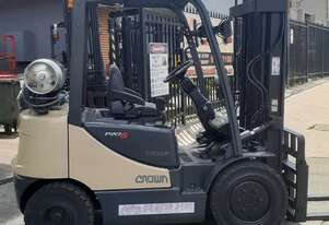 ACTIVE FORKLIFTS - 2010 Crown forklift 7510mm lift height 2500kg Capacity with hydraulic side shift