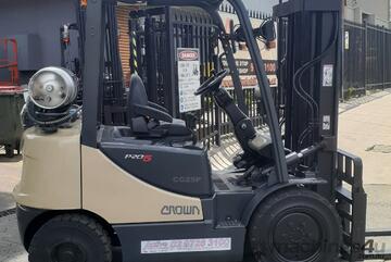 ACTIVE FORKLIFTS - 2010 Crown forklift 7510mm lift height 2500kg Capacity with hydraulic side shift ACTIVE FORKLIFTS - 2010 Crown forklift 7510mm lift height 2500kg Capacity with hydraulic side shift