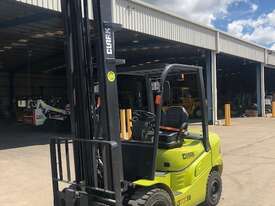 High-Reach Clear View Mast 3.0t Diesel CLARK Forklift - Hire - picture0' - Click to enlarge