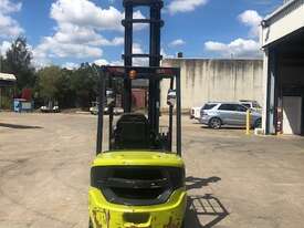 High-Reach Clear View Mast 3.0t Diesel CLARK Forklift - Hire - picture2' - Click to enlarge