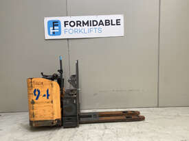 Crown PR4500 Pallet Truck Forklift - picture0' - Click to enlarge