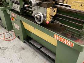 Centre lathe - Taiwan made - picture0' - Click to enlarge