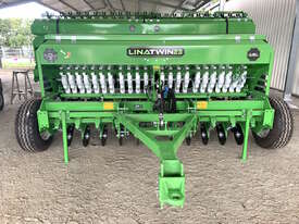 LINA 3M TWIN DISC SEED DRILLS WITH FERTILIZER BOX ,PRESS WHEELS,REAR HARROW - picture0' - Click to enlarge