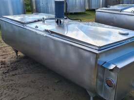 1,320lt STAINLESS STEEL TANK, MILK VAT - picture2' - Click to enlarge
