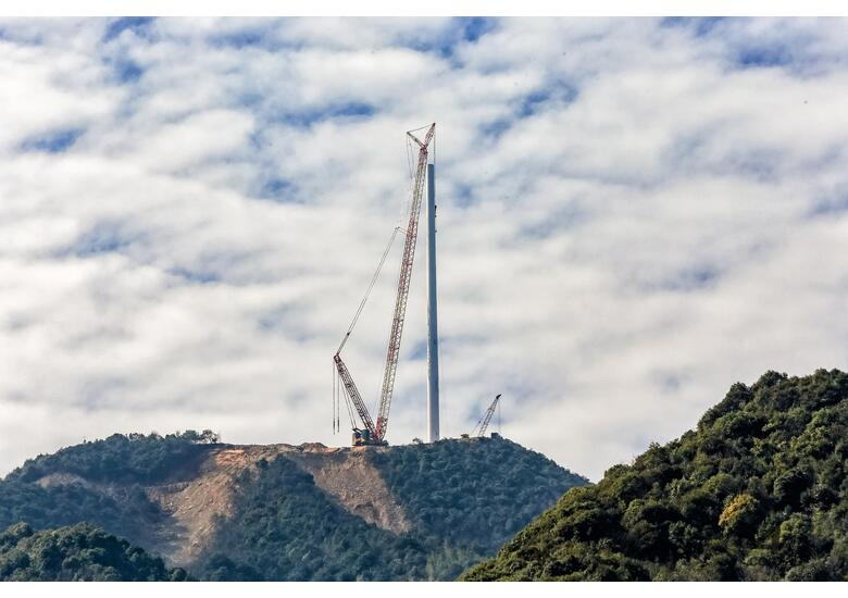 caption SANY SCC7000A Lattice Crawler Cranes