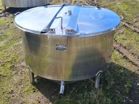 STAINLESS STEEL TANK, MILK VAT 680 LT - picture0' - Click to enlarge
