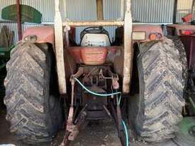 International Harvester 674 Utility Tractors - picture0' - Click to enlarge