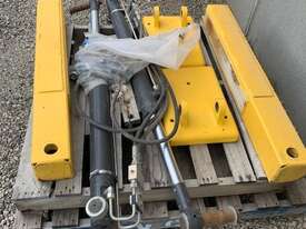 Backhoe attachment - picture2' - Click to enlarge