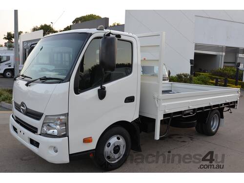 2012 HINO DUTRO 300 - Tray Truck