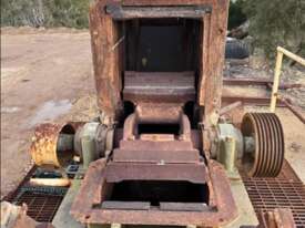 Older Model Jaques Impact Crusher with Electric Motor and Vibrating screen - picture1' - Click to enlarge