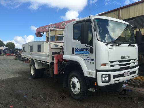 ISUZU FTS 139-240 4X4 Truck w UNIC Crane 