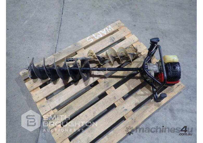 Used HOMELITE HPHD43 PETROL POST HOLE DIGGER 2 X AUGERS 3PL Tractor