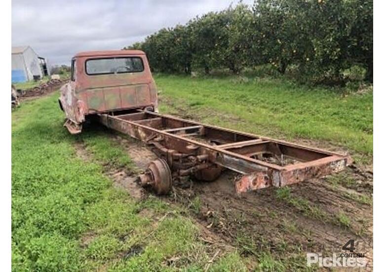 Buy Used International Truck Salvage No VIN or Compliance plate Truck