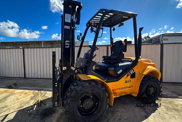 Un 3.5 T All Terrain   Forklift