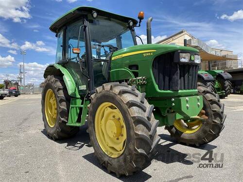 John Deere 5083E