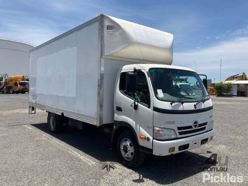 2011 Hino 300 series