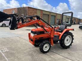 Kubota GL23DT 4WD Diesel Tractor with 4 in 1 bucket - picture0' - Click to enlarge