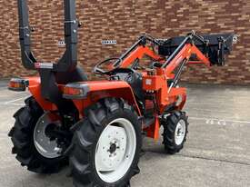 Kubota GL23DT 4WD Diesel Tractor with 4 in 1 bucket - picture2' - Click to enlarge