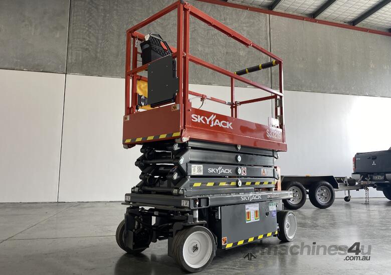 Skyjack 19 Electric scissor lift and Trailer Package image 2