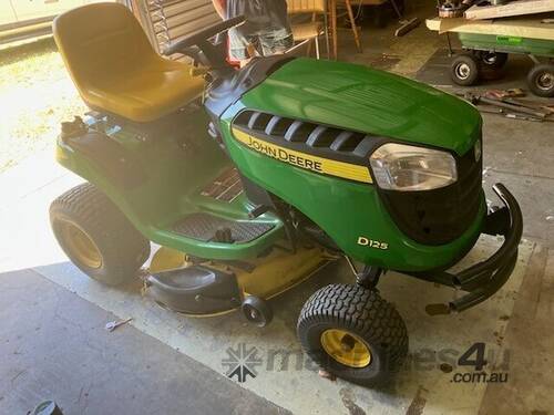 2014 John Deere D125 Lawn Garden Tractors