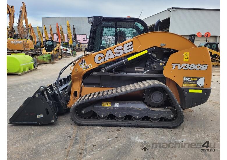 caption DEMO 2022 CASE TV380B TRACK LOADER WITH HIGH FLOW, A/C CAB, FULL CIVIL SPEC, 4 IN 1 BUCKET AND 82 HO