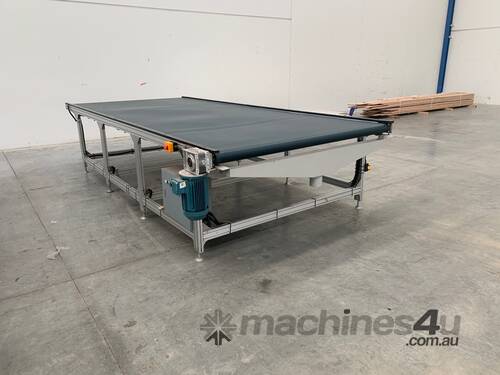 CNC flatbed / edger off feed conveyer