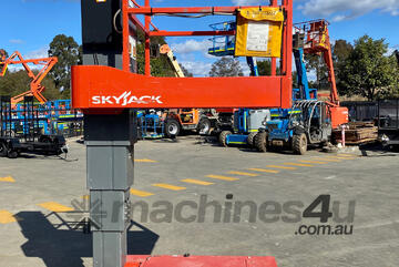 2018 SkyJack SJ12 Mast Lift - Electric / 5.65m Height / 227kg Capacity