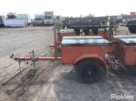 2008 Trailer Factory HD Solar Powered Traffic Light Trailer - picture2' - Click to enlarge