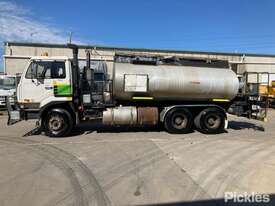 1993 Nissan UD CW450 Bitumen Truck - picture2' - Click to enlarge