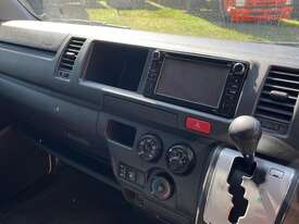 Toyota Hiace KDH - picture2' - Click to enlarge