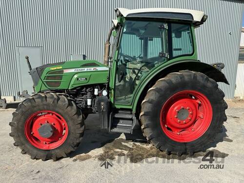 Fendt 211 Vario Cab Tractor 