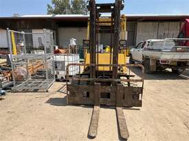 Dual Wheel Chinese Made Forklift - picture0' - Click to enlarge