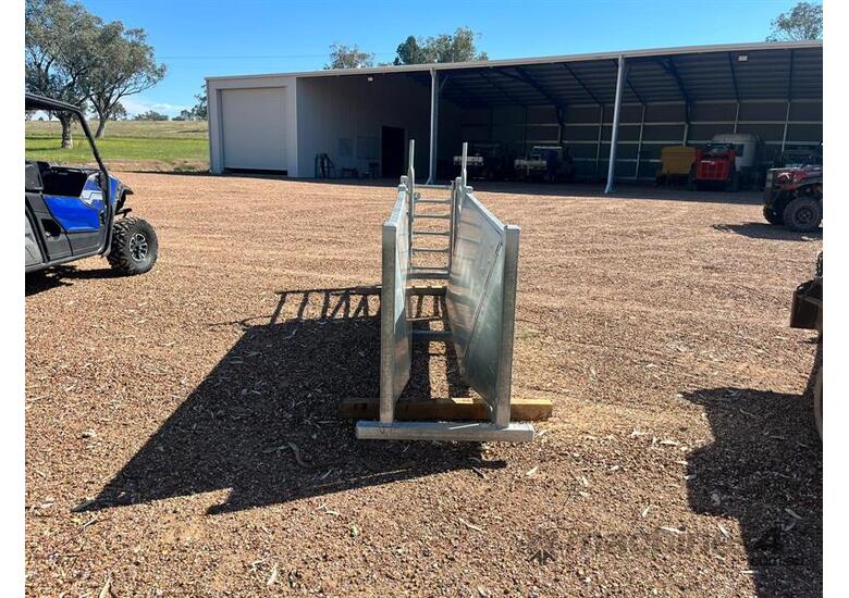 Used NEW DENILIQUIN STEEL SHEEP DRAFT NEW DENILIQUIN STEEL SHEEP DRAFT