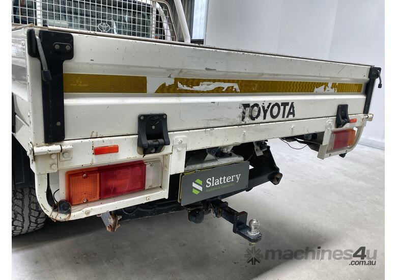 Buy Used 2017 Toyota 2017 Toyota Hilux SR Dual Cab Chassis Utility 4x4 ...