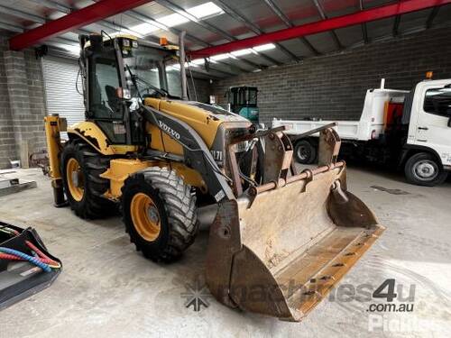 2006 Volvo BL71 Powershift 4x4 Backhoe/Loader