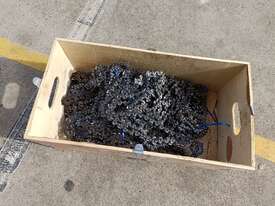 1 X Box of single use chain saw chains - picture1' - Click to enlarge