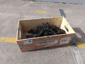 1 X Box of single use chain saw chains - picture2' - Click to enlarge