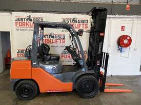TOYOTA 8FG30 60238 DELUXE 3 TON 3000 KG CAPACITY LPG GAS FORKLIFT 5500 MM 3 STAGE MAST - picture1' - Click to enlarge